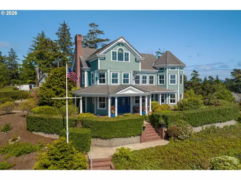 930 NW Highland Dr, Waldport, OR 97394