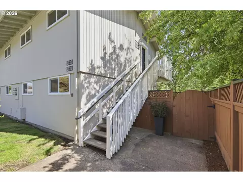 2121 W 15th Ct, Eugene, OR 97402
