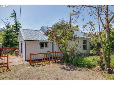 519 W Jefferson St, Bingen, WA 98605