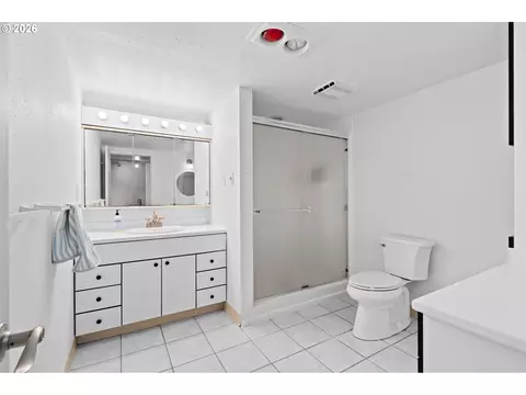 Bath - 15051 NW Oakmont Loop, Beaverton, OR 97006 photo 3 of 3