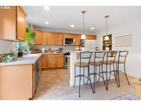 Kitchen - 37720 Hamilton Ridge Dr, Sandy, OR 97055 photo 2 of 5