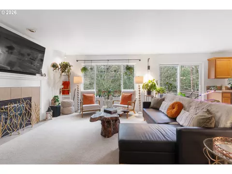 Living - 37720 Hamilton Ridge Dr, Sandy, OR 97055 photo 1 of 3