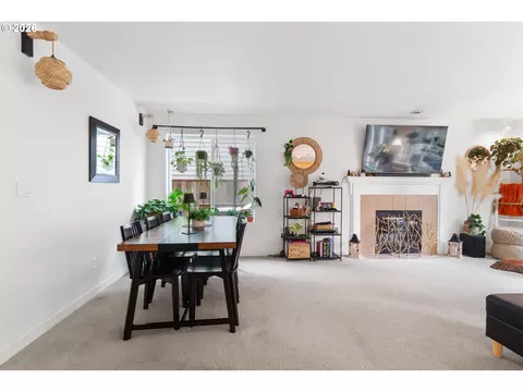 Dining - 37720 Hamilton Ridge Dr, Sandy, OR 97055 photo 1 of 2