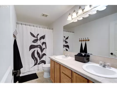 Bath - 37720 Hamilton Ridge Dr, Sandy, OR 97055 photo 2 of 4