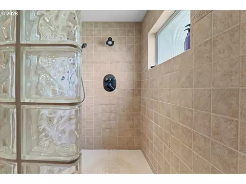 Bath - 3034 N Holladay Dr, Cornelius, OR 97113 photo 5 of 7