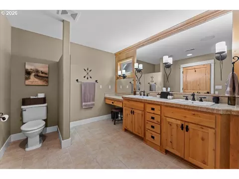 Bath - 3034 N Holladay Dr, Cornelius, OR 97113 photo 4 of 7