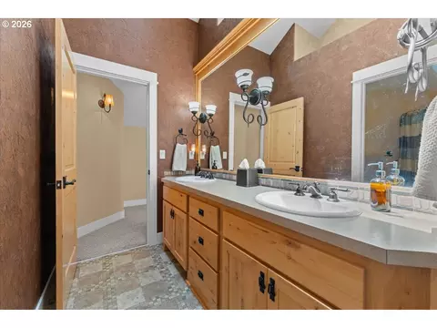 Bath - 3034 N Holladay Dr, Cornelius, OR 97113 photo 6 of 7