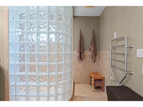 Bath - 3034 N Holladay Dr, Cornelius, OR 97113 photo 2 of 7