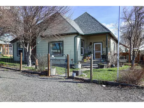 552 NE Williams St, Dufur, OR 97021