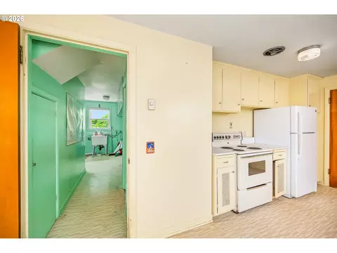 Entry Way - 1470 Jay St, Eugene, OR 97402 photo 1 of 2