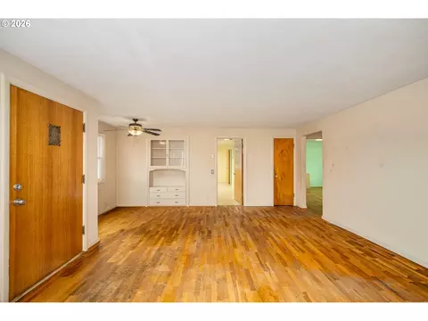 Living - 1470 Jay St, Eugene, OR 97402 photo 4 of 5