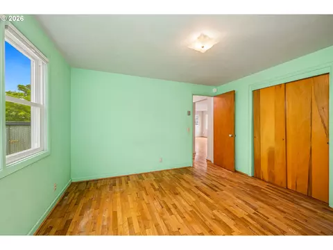 Bedroom - 1470 Jay St, Eugene, OR 97402 photo 4 of 9