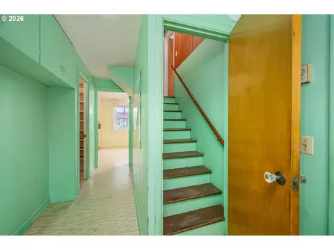 Entry Way - 1470 Jay St, Eugene, OR 97402 photo 2 of 2