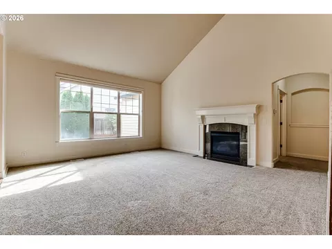 Living - 4635 Champagne Ln, Eugene, OR 97404 photo 3 of 4