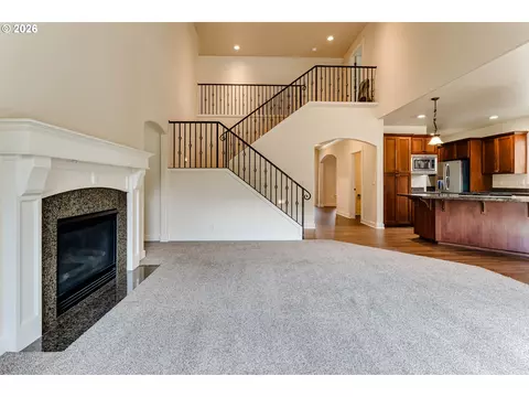 Living - 4635 Champagne Ln, Eugene, OR 97404 photo 2 of 4