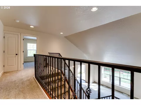 Entry Way - 4635 Champagne Ln, Eugene, OR 97404 photo 3 of 3