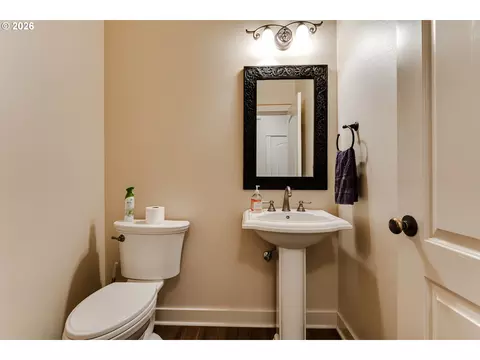 Bath - 4635 Champagne Ln, Eugene, OR 97404 photo 1 of 5