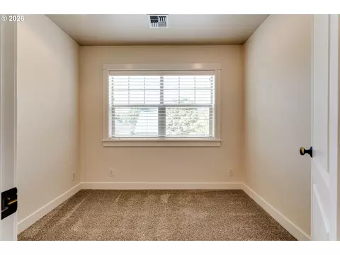 Bedroom - 4635 Champagne Ln, Eugene, OR 97404 photo 4 of 7