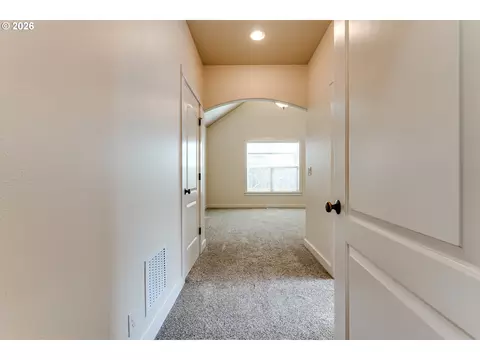 Entry Way - 4635 Champagne Ln, Eugene, OR 97404 photo 2 of 3
