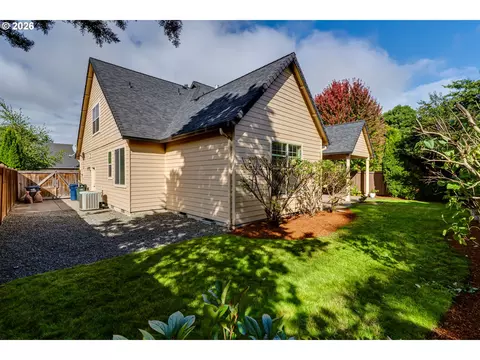 Exterior - 4635 Champagne Ln, Eugene, OR 97404 photo 6 of 8