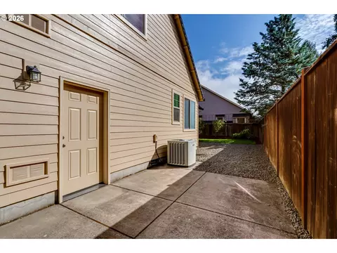 Exterior - 4635 Champagne Ln, Eugene, OR 97404 photo 5 of 8