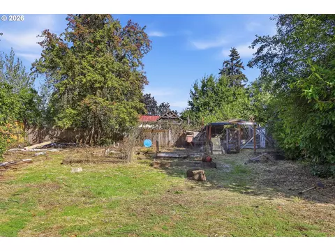 Exterior - 2145 Arthur St, Eugene, OR 97405 photo 4 of 5
