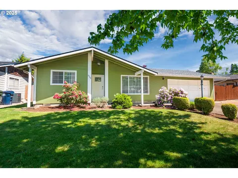 1735 Rainbow Dr, Springfield, OR 97477