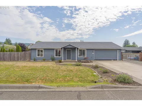 123 S Spruce Ave, Yacolt, WA 98675