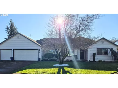 489 NE 16th Ave, Canby, OR 97013