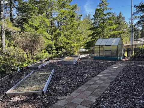 148 Outer Dr, Florence, OR 97439 photo 41