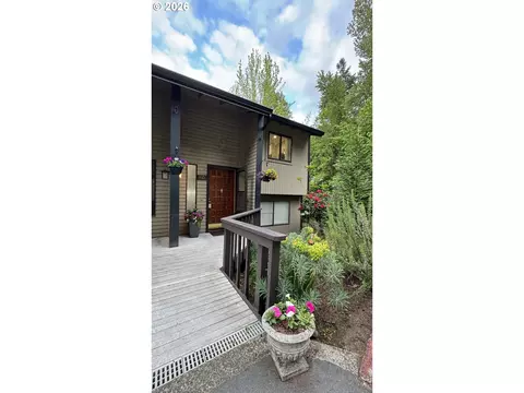 2800 Treetop Ln, West Linn, OR 97068