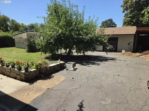 1575 Horn Ln, Eugene, OR 97404 photo 10