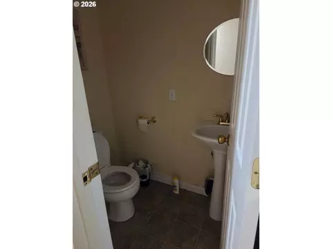 1575 Horn Ln, Eugene, OR 97404 photo 5