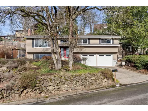 17585 Kirkwood St, Gladstone, OR 97027