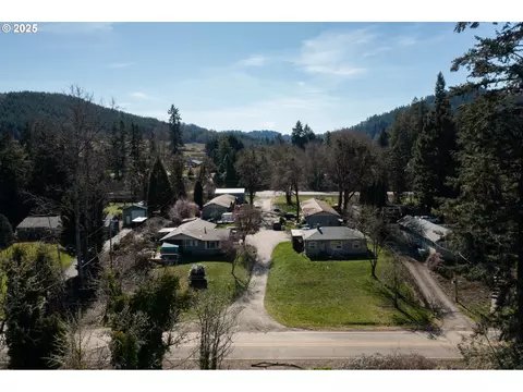 113 Lone Pine Ln, Roseburg, OR 97470