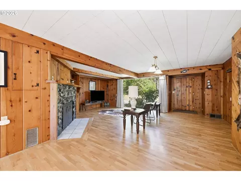 Living - 90357 Thomson Ln, Vida, OR 97488 photo 2 of 3
