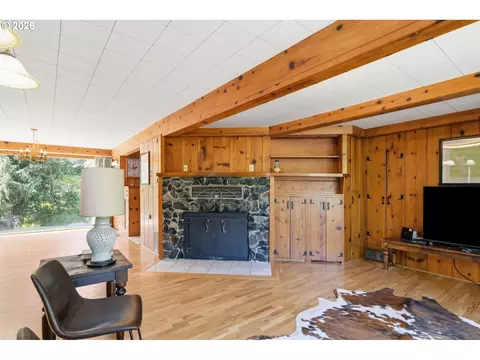 Living - 90357 Thomson Ln, Vida, OR 97488 photo 3 of 3