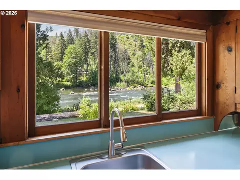 View/Area - 90357 Thomson Ln, Vida, OR 97488 photo 2 of 4