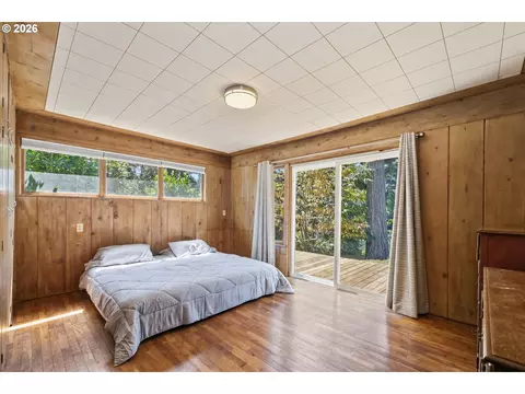 Bedroom - 90357 Thomson Ln, Vida, OR 97488 photo 1 of 3