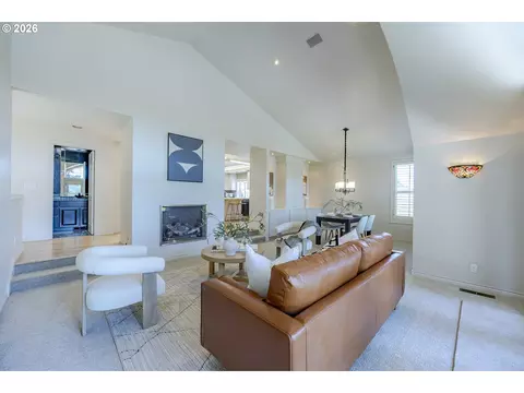 Living - 410 Spyglass Dr, Eugene, OR 97401 photo 3 of 7