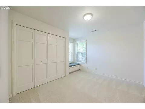 Bedroom - 410 Spyglass Dr, Eugene, OR 97401 photo 4 of 5