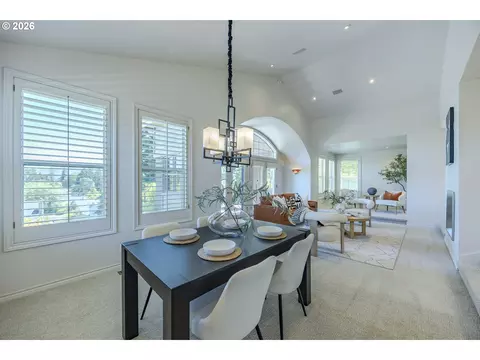 Dining - 410 Spyglass Dr, Eugene, OR 97401 photo 4 of 4