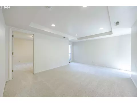 Living - 410 Spyglass Dr, Eugene, OR 97401 photo 6 of 7