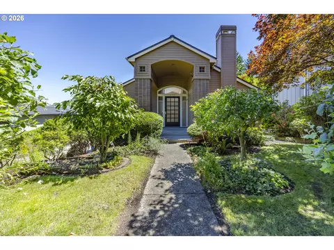 Exterior - 410 Spyglass Dr, Eugene, OR 97401 photo 1 of 9