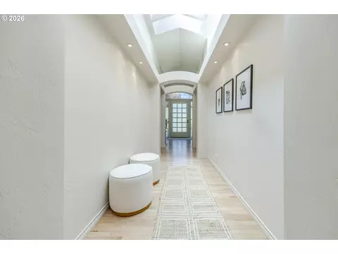 Entry Way - 410 Spyglass Dr, Eugene, OR 97401 photo 2 of 4