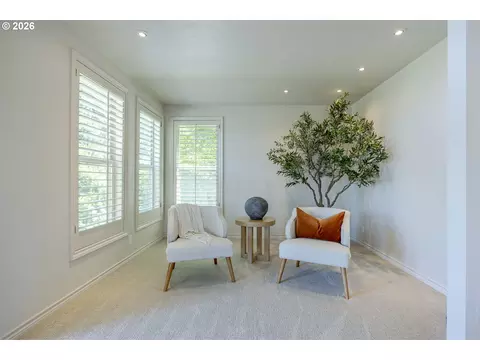Living - 410 Spyglass Dr, Eugene, OR 97401 photo 5 of 7
