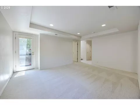 Living - 410 Spyglass Dr, Eugene, OR 97401 photo 7 of 7
