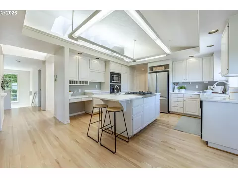 Kitchen - 410 Spyglass Dr, Eugene, OR 97401 photo 2 of 3