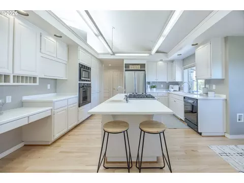Kitchen - 410 Spyglass Dr, Eugene, OR 97401 photo 3 of 3
