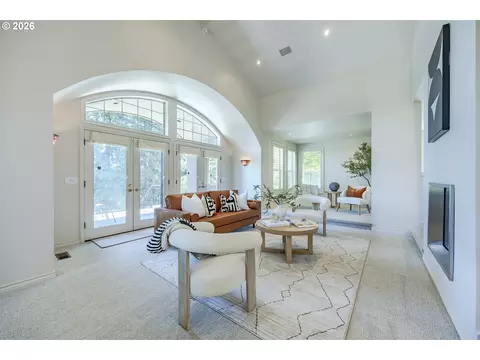 Living - 410 Spyglass Dr, Eugene, OR 97401 photo 2 of 7